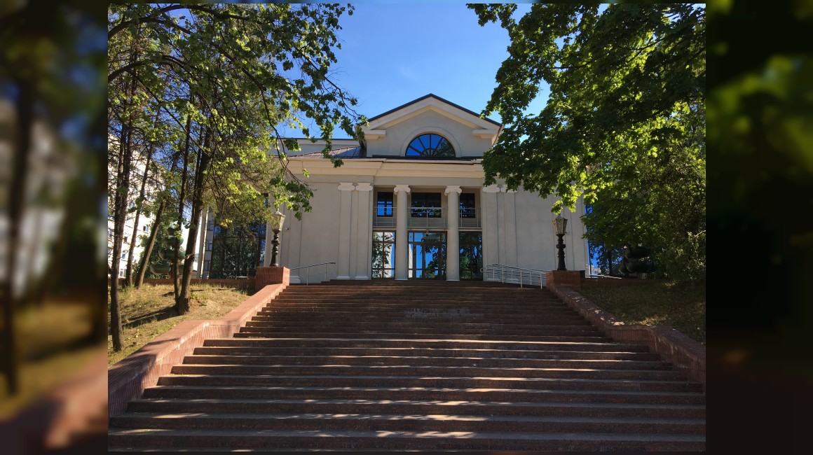 Театру-студии киноактера -- 45!