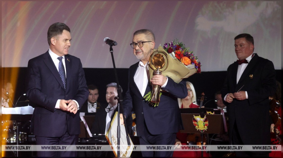 Специальный приз Александру Ефремову